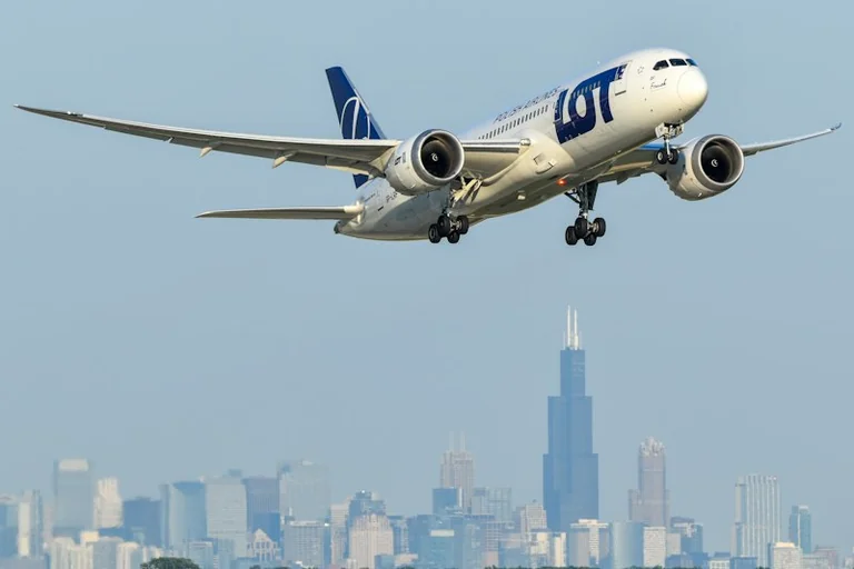 LOT i rejsy do Tel Awiwu i Dubaju: sprawdź status lotu