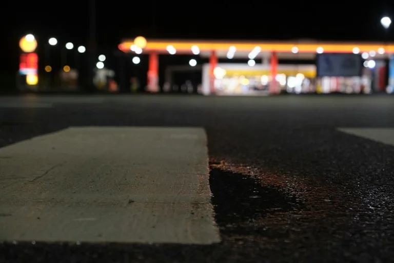 Tańsza stacja poza trasą: jak policzyć koszt objazdu